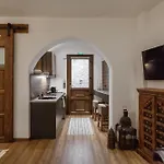 Utopia Luxury Suites - Old Town