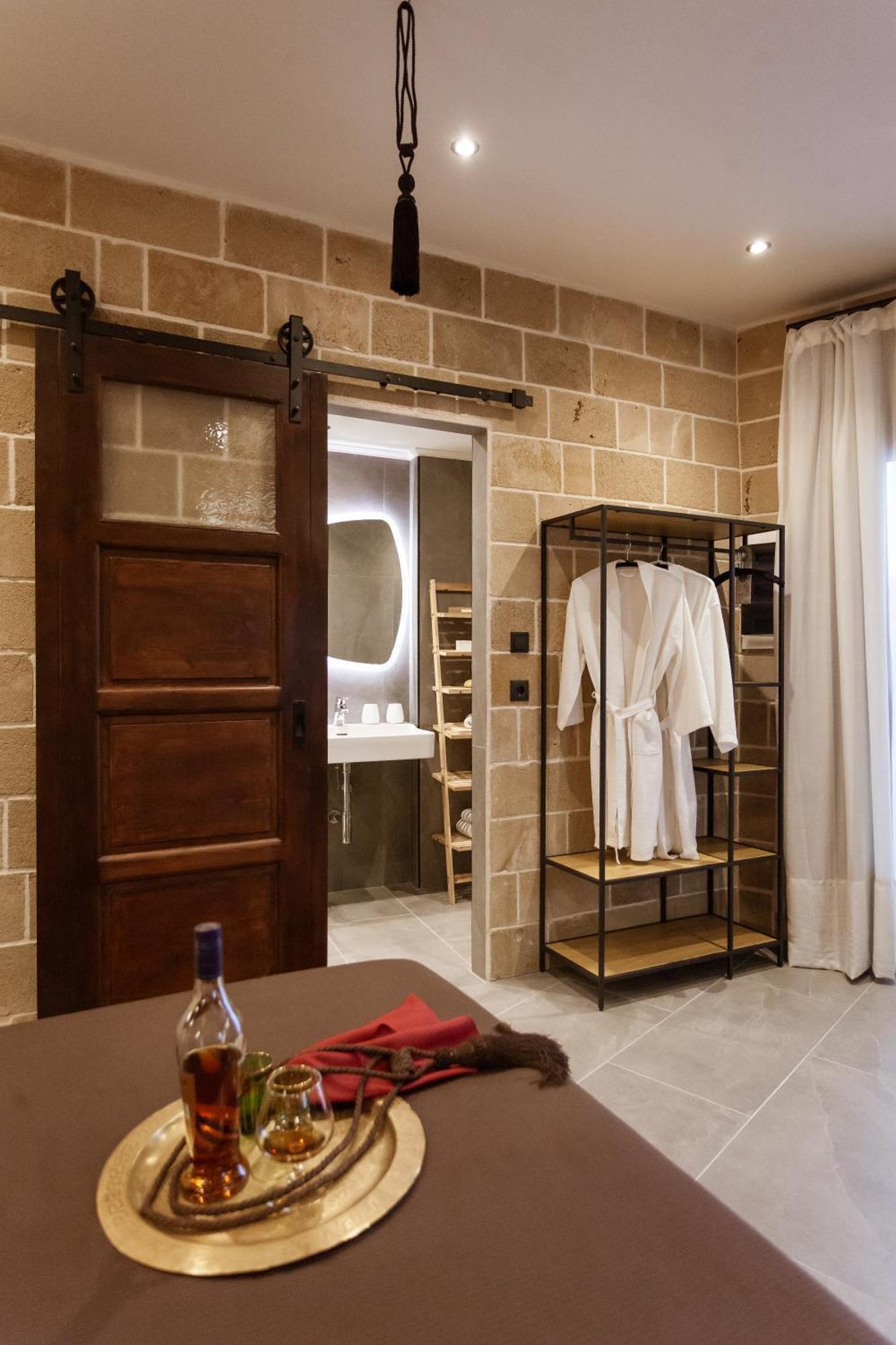 Utopia Luxury - Old Town *