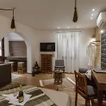 Utopia Luxury Suites - Old Town